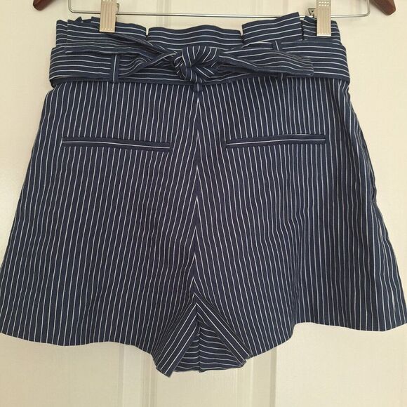 Alice + Olivia Short: Pleated High Waist Tie Front size 0 - Picture 2 of 10